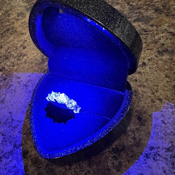 SALE 2DAY--2 ct Moissanite 5 stone 925 Sterling Silver Ring  Size 9 - Picture 4 of 5